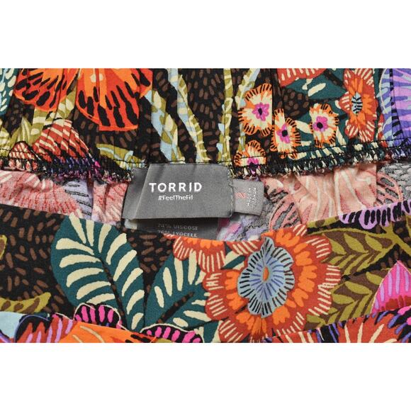 Torrid Women's Plus Size 2 Floral Pull On Shorts Inseam 4 in Unique Pattern - Picture 6 of 8